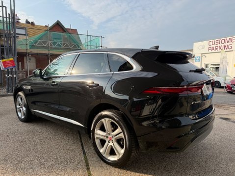 Jaguar F-Pace R-DYNAMIC S 8