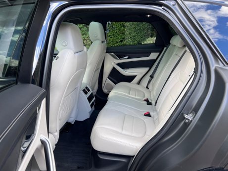 Jaguar F-Pace 2.0 D200 MHEV R-Dynamic Black Auto AWD Euro 6 (s/s) 5dr 36