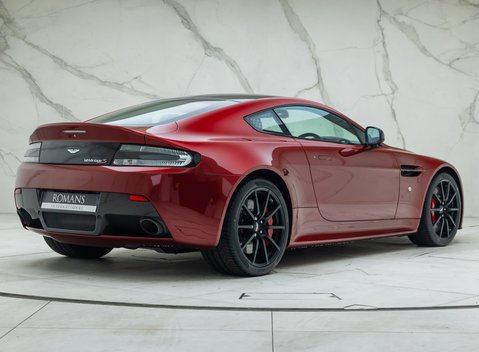 Aston Martin V12 Vantage s 6