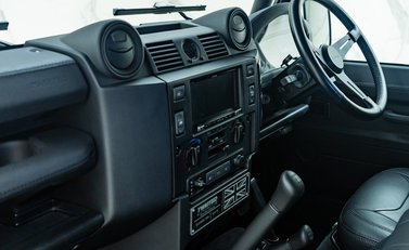 Land Rover Defender 110 XS Classic SIIA Twisted 16