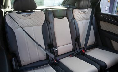 Bentley Bentayga V8 13