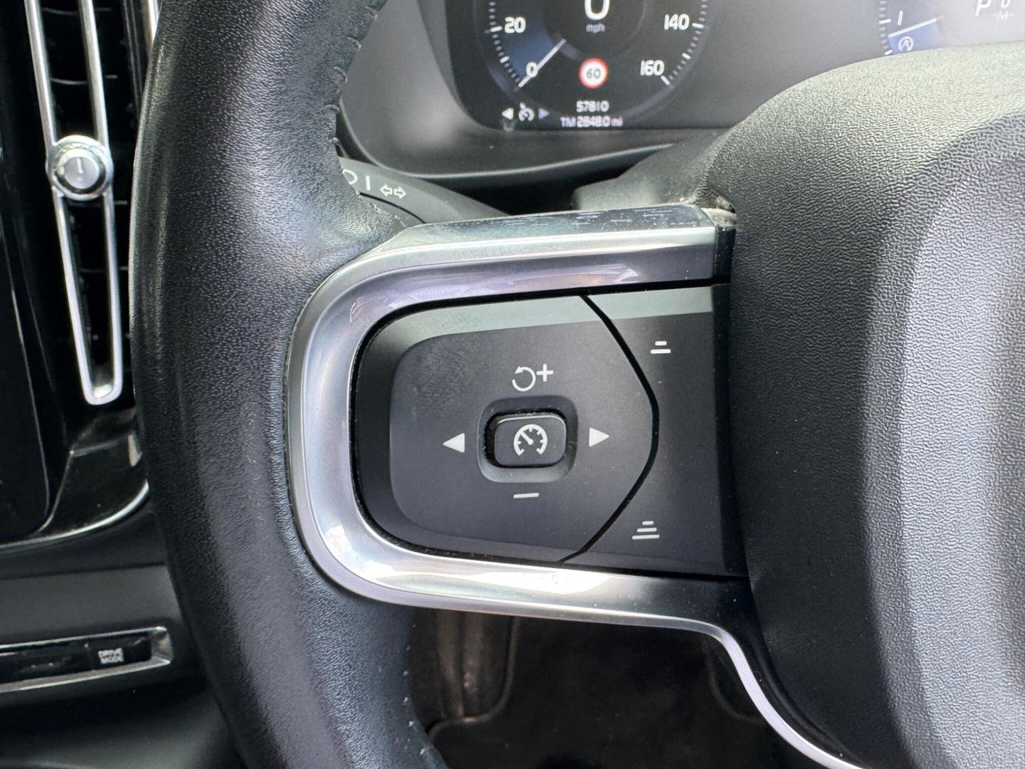 2020 Volvo XC40 — image 22