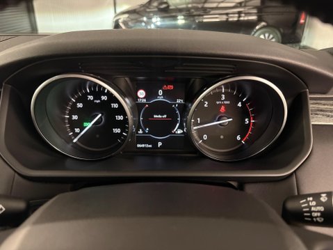 Land Rover Discovery 3.0 TD V6 HSE Auto 4WD Euro 6 (s/s) 5dr 13