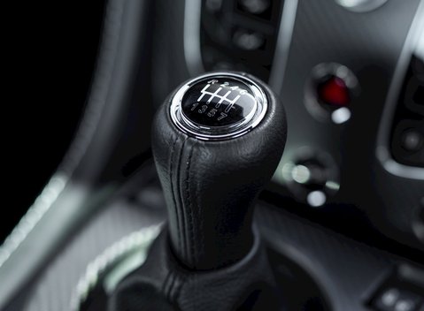 Aston Martin V12 Vantage S 18