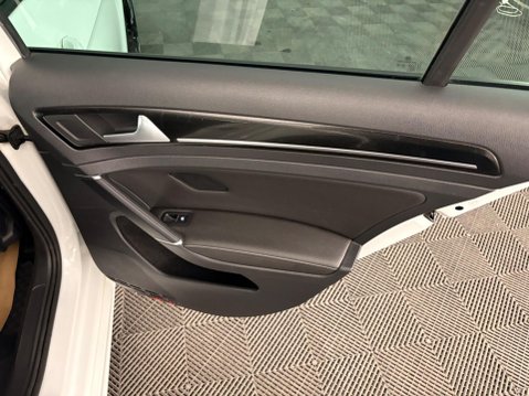 Volkswagen Golf 2.0 TSI BlueMotion Tech R DSG 4Motion Euro 6 (s/s) 5dr 33