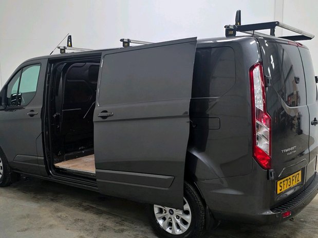Ford Transit Custom 300 L2 DIESEL FWD 2.0 Eco Blue 170ps Low Roof Limited Van 11