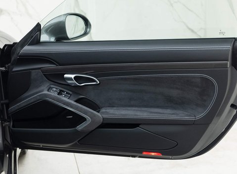 Porsche 911 Carrera 4 GTS (991.2) 18