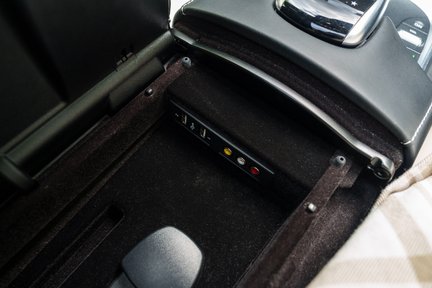 Mercedes-Benz S Class MAYBACH S600 V12 42