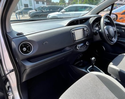 Toyota Yaris VVT-I Y20 17