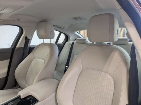 Jaguar XE 2.0 XE Portfolio i Auto 4dr 43