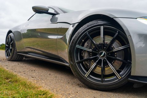 Aston Martin Vantage V8 6