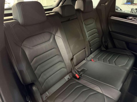 Volkswagen Touareg 3.0 TDI V6 Black Edition SUV 5dr Diesel Tiptronic 4Motion Euro 6 (s/s) (286 32