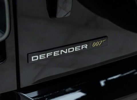 Land Rover Defender 110 V8 Bond Edition 40