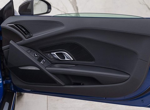 Audi R8 V10 Performance Carbon Black Spyder 16