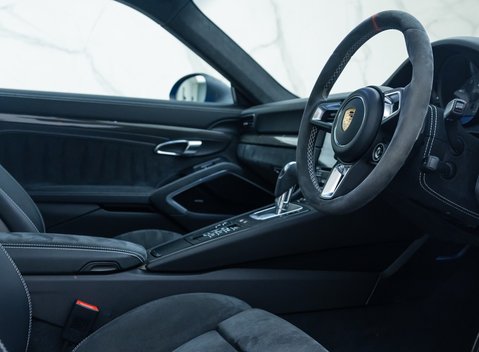 Porsche 911 Carrera 4 GTS (991.2) British Legends Edition 13