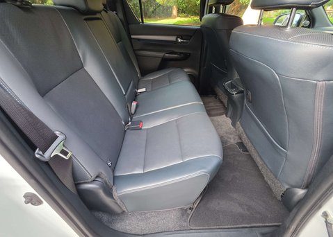 Toyota Hilux 2.8 HI-Luxury Invincible X D-4D 4WD Double Cab Auto 4WD 5dr 37