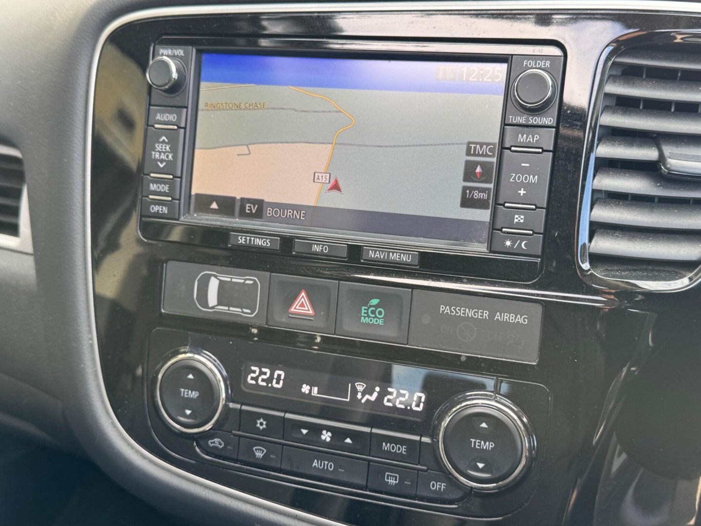 2015 Mitsubishi Outlander — image 7