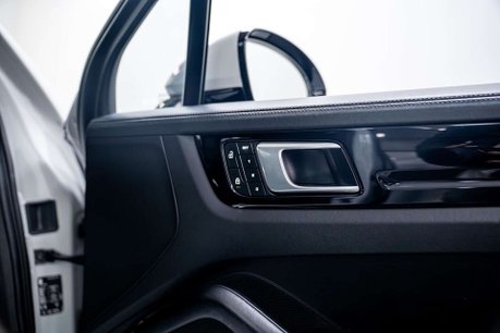 Porsche Cayenne 4.0T V8 GPF Turbo SUV 5dr Petrol TiptronicS 4WD Euro 6 (s/s) (550 ps) 25