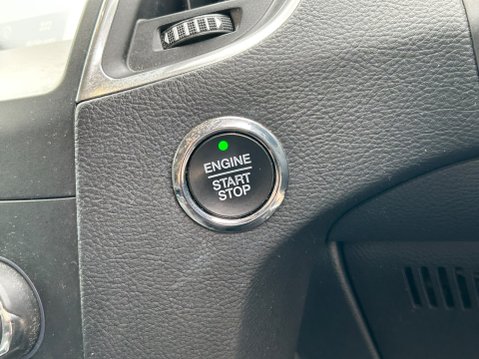 Ford S-Max TITANIUM ECOBLUE 32
