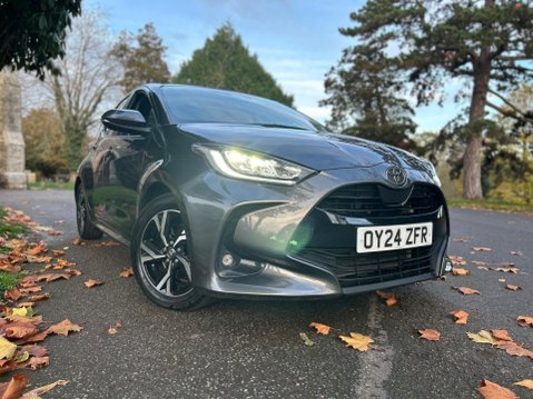 Toyota Yaris DESIGN FHEV 12