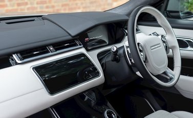 Land Rover Range Rover Velar D300 HSE First Edition 16