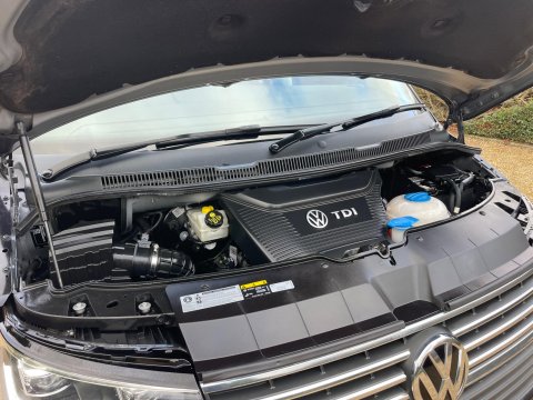 Volkswagen Caravelle 2.0 TDI Executive MPV 5dr Diesel DSG Euro 6 (s/s) (150 ps) 56