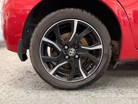 Toyota Yaris 1.33 Dual VVT-i Design Euro 6 5dr 10