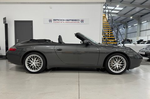 Porsche 911 Carrera 4 Cabriolet 2