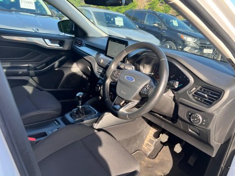 Ford Focus 1.0T EcoBoost Titanium Euro 6 (s/s) 5dr 23