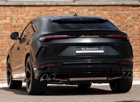 Lamborghini Urus 3