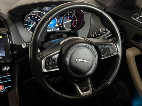 Jaguar F-Pace S AWD 14
