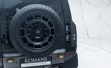Land Rover Defender OCTA EDITION ONE 42