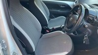 Toyota Aygo 1.0 VVT-i x-play Hatchback 5dr Petrol x-shift Euro 6 (71 ps) 5