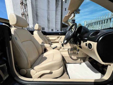 Volkswagen Beetle LUNA 16V 29