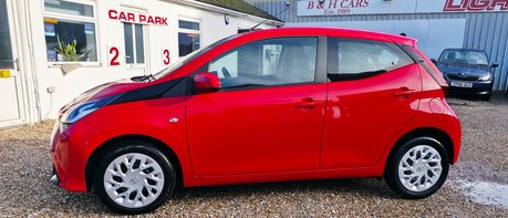 Toyota Aygo 1.0 VVT-I X-PLAY TSS LOOK! JUST 27000 MILES! LOW INSURANCE! 1