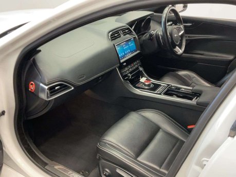 Jaguar XE 2.0 XE R-Sport Auto 4dr 3