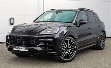 Porsche Cayenne TURBO E-HYBRID 2