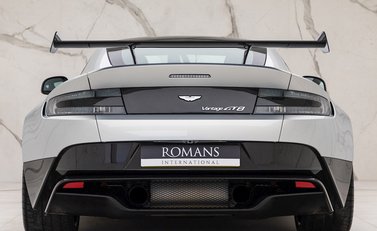 Aston Martin Vantage GT8 7