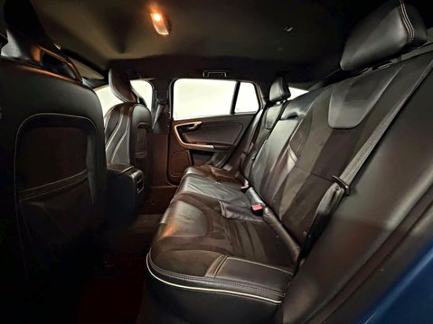 Volvo V60 D3 R-DESIGN NAV 2.0 MANUAL 20