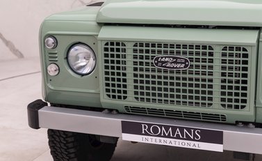 Land Rover Defender 90 Heritage Hard Top 19