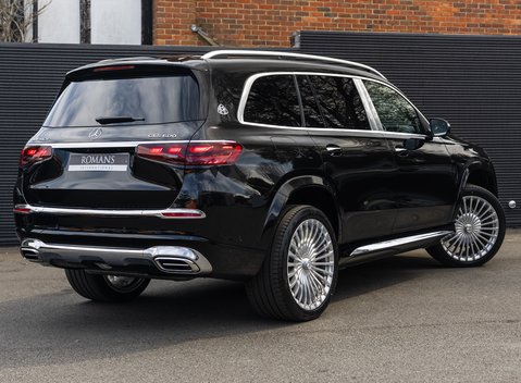 Mercedes-Benz GLS 600 Maybach 4