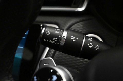 Land Rover Range Rover Velar 2.0 Range Rover Velar R-Dynamic SE D180 Auto 4WD 5dr 31