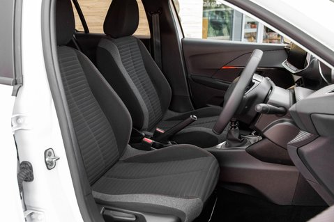 Peugeot 208 PURETECH ACTIVE PREMIUM PLUS S/S 29