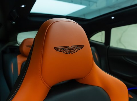 Aston Martin DBX 707 13