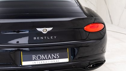 Bentley: Timeless elegance, always en vogue