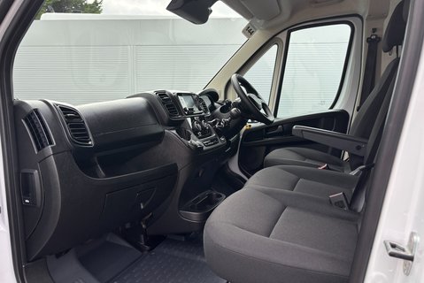 Peugeot Boxer 35 L3H2 Professional 140 ps Panel Van 15