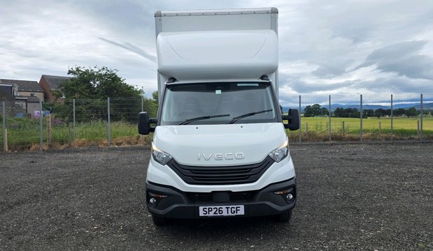 Iveco Daily 35C Hi-Matic Business Curtain / Box with column Tail-lift
