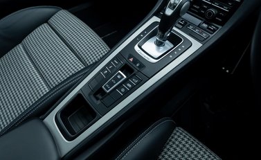 Porsche 911 50TH ANNIVERSARY EDITION 24