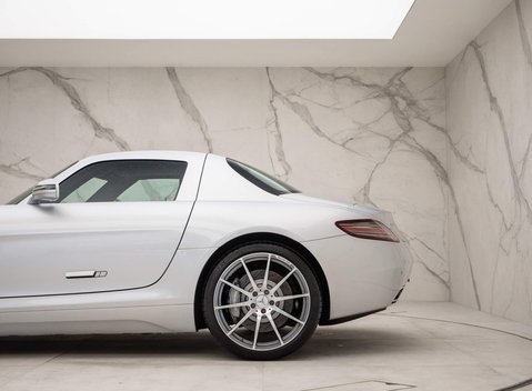 Mercedes-Benz SLS 6.2 63 V8 AMG 2dr 24
