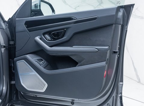Lamborghini Urus SE 32